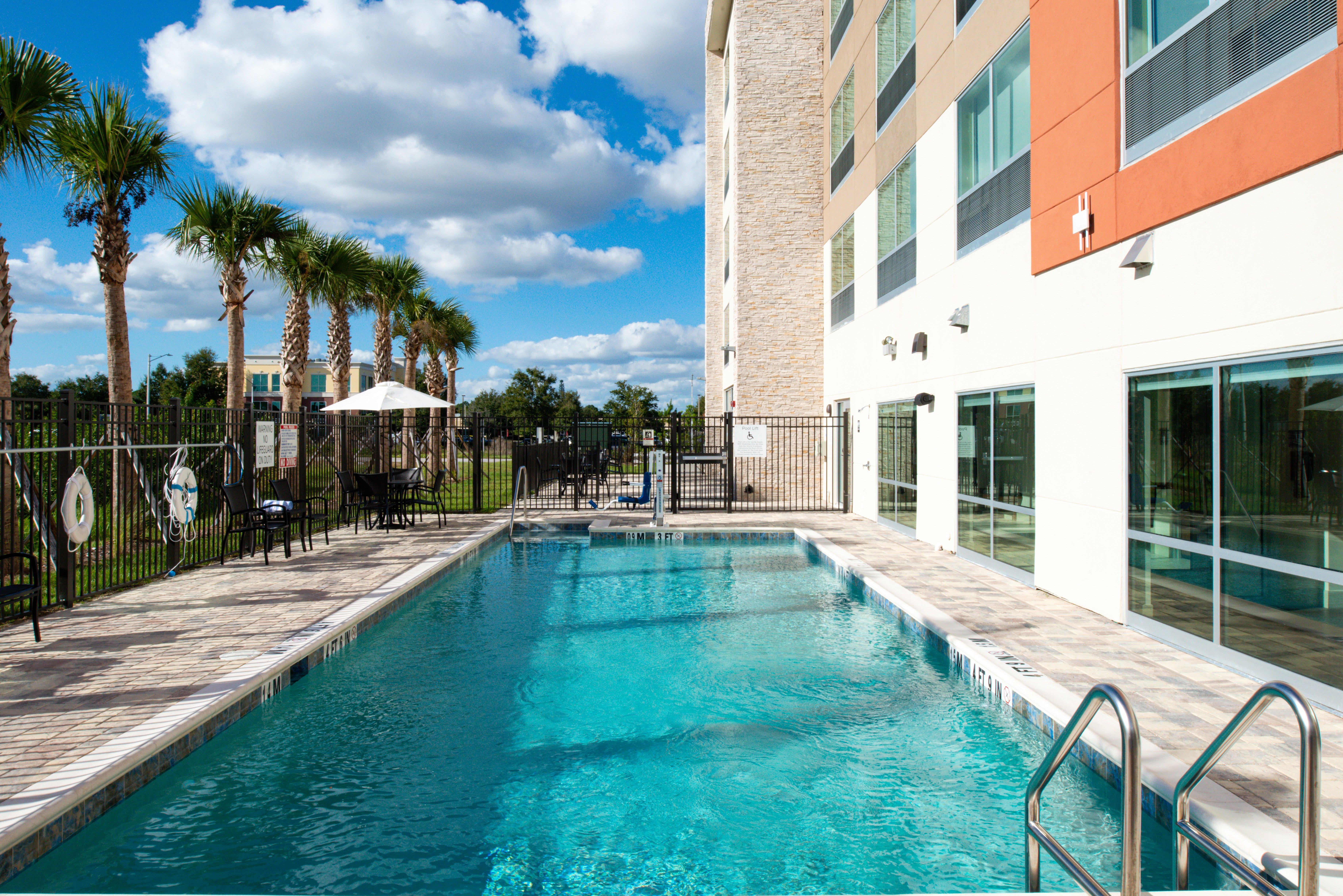 Holiday Inn Express Orlando - South Park By Ihg Williamsburg Exterior foto